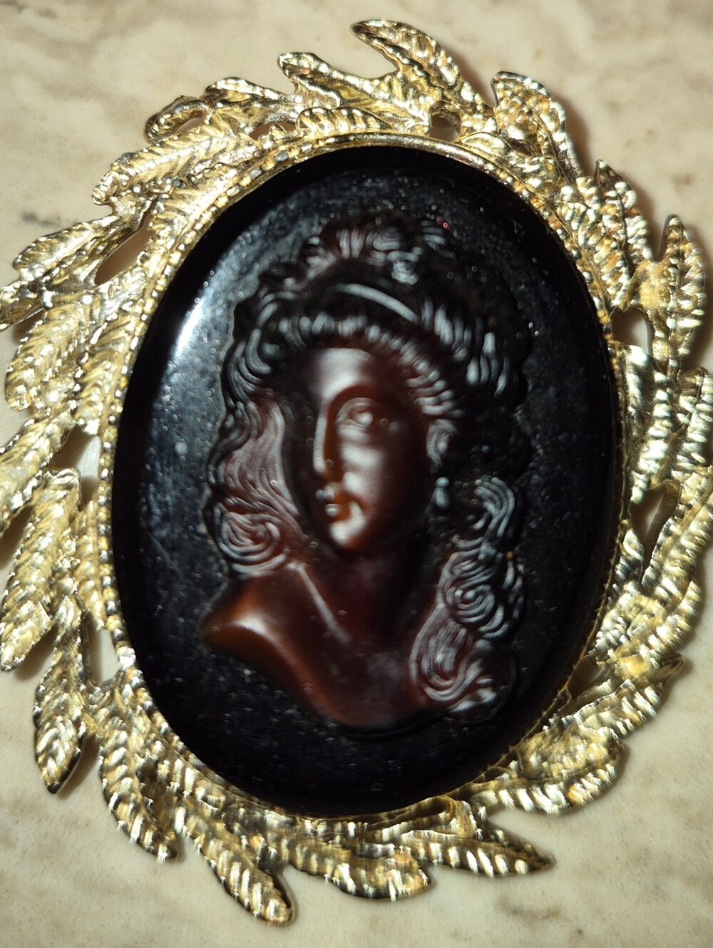 Vintage Golld Tone Cameo Designer Brooch